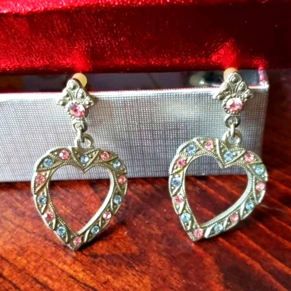 ๐ฉต๐ฉท Vintage Ornate Heart Gemstone Earrings Pink Blue Silver - Picture 1 of 4